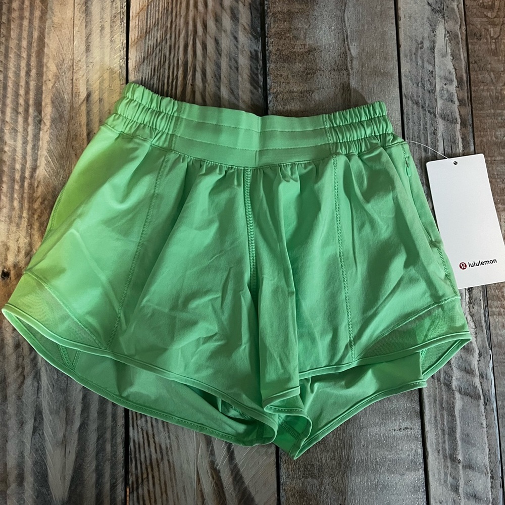 Lululemon Hotty Hot LR Short 4” Lined
